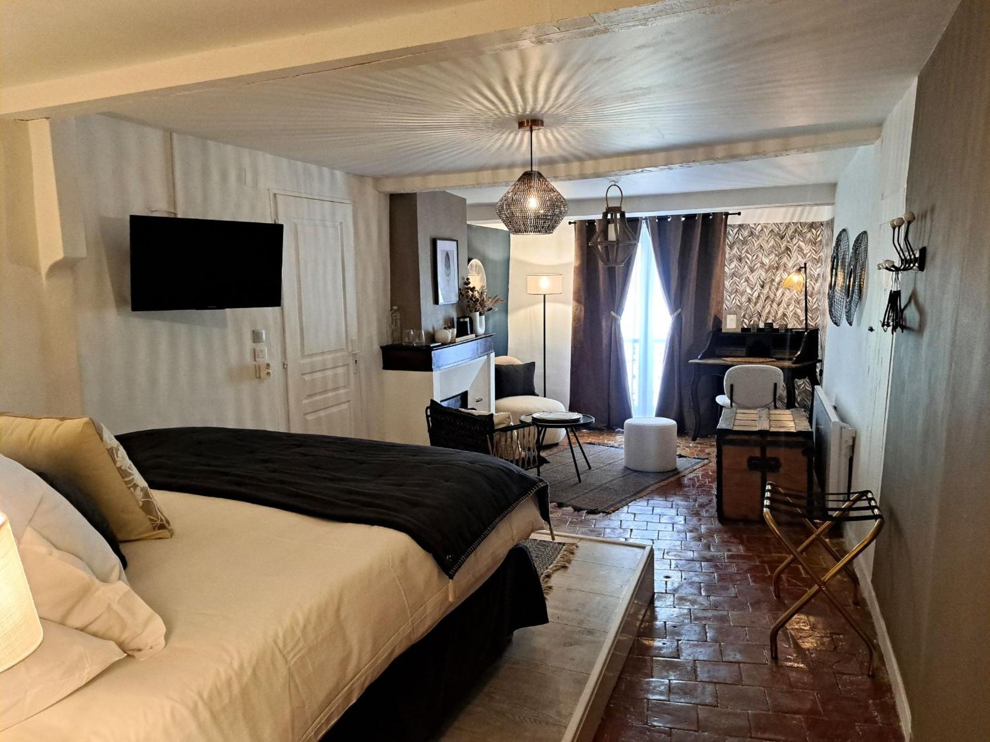 Hotel Le Patio De Sophie Sisteron Phòng bức ảnh