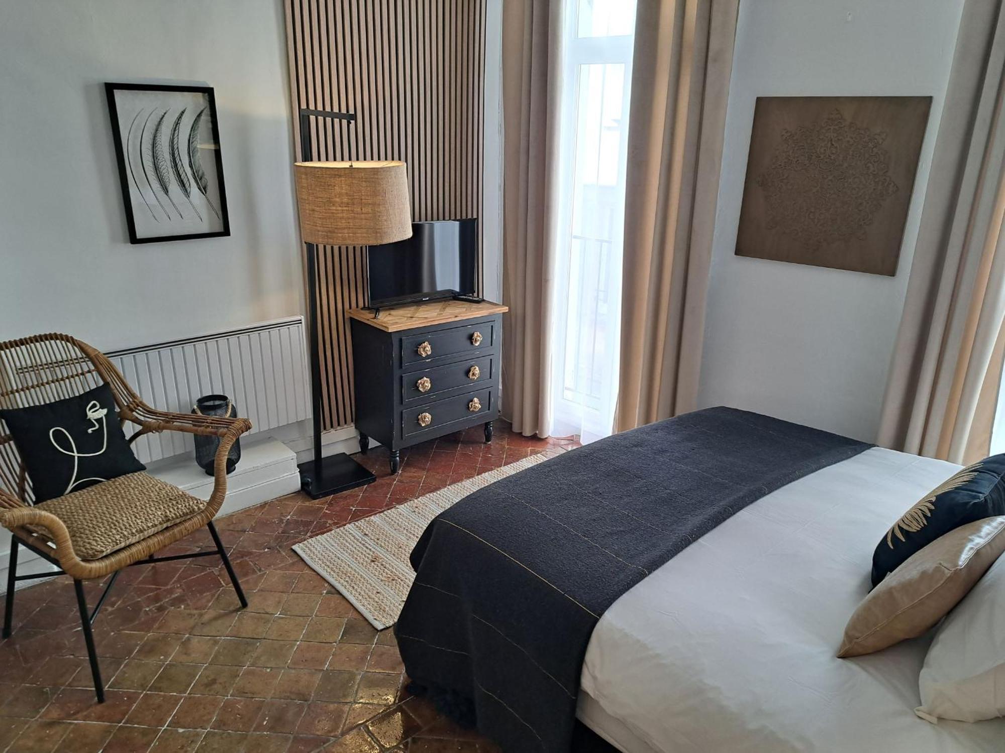 Hotel Le Patio De Sophie Sisteron Phòng bức ảnh