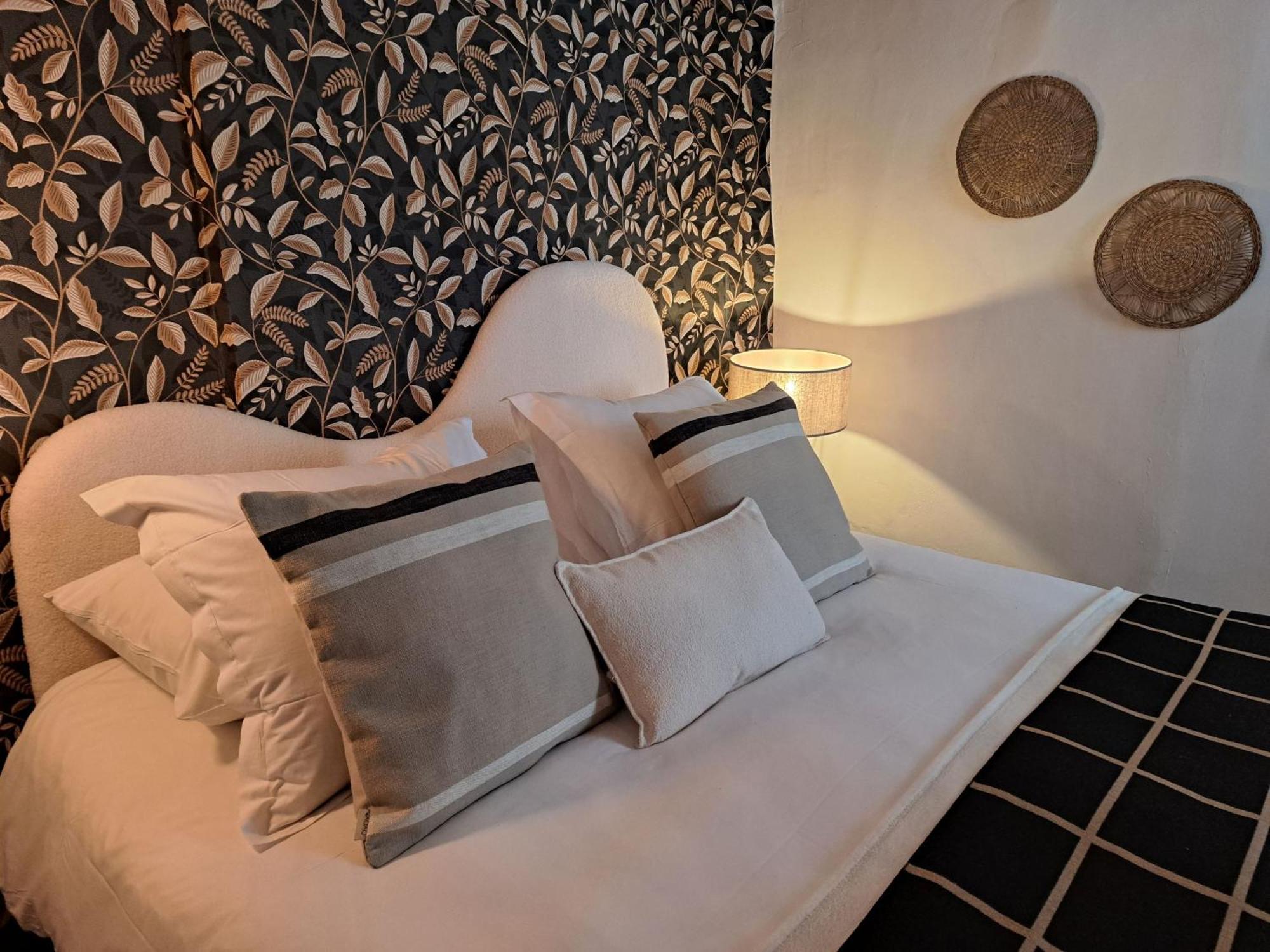 Hotel Le Patio De Sophie Sisteron Phòng bức ảnh