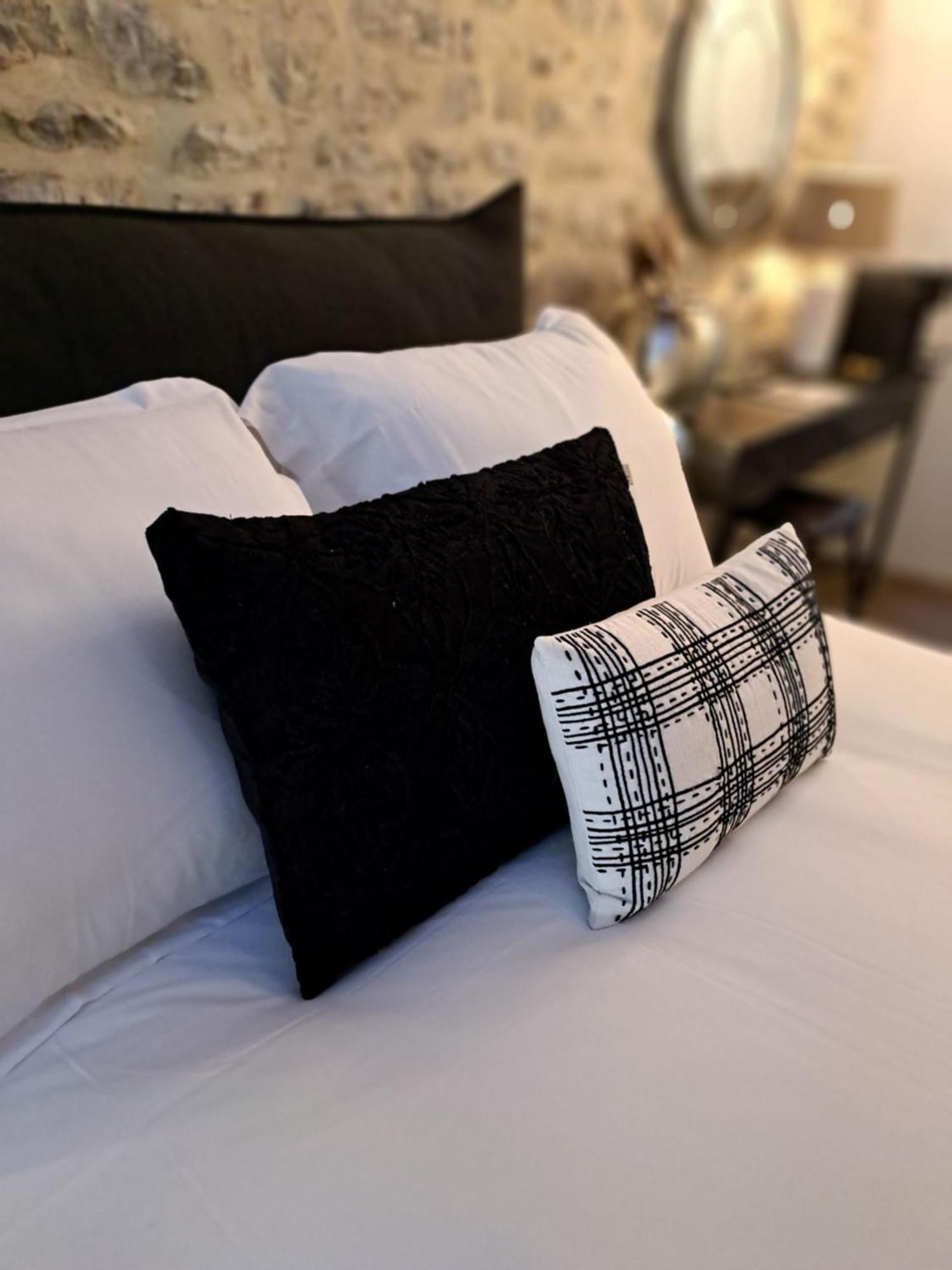 Hotel Le Patio De Sophie Sisteron Phòng bức ảnh