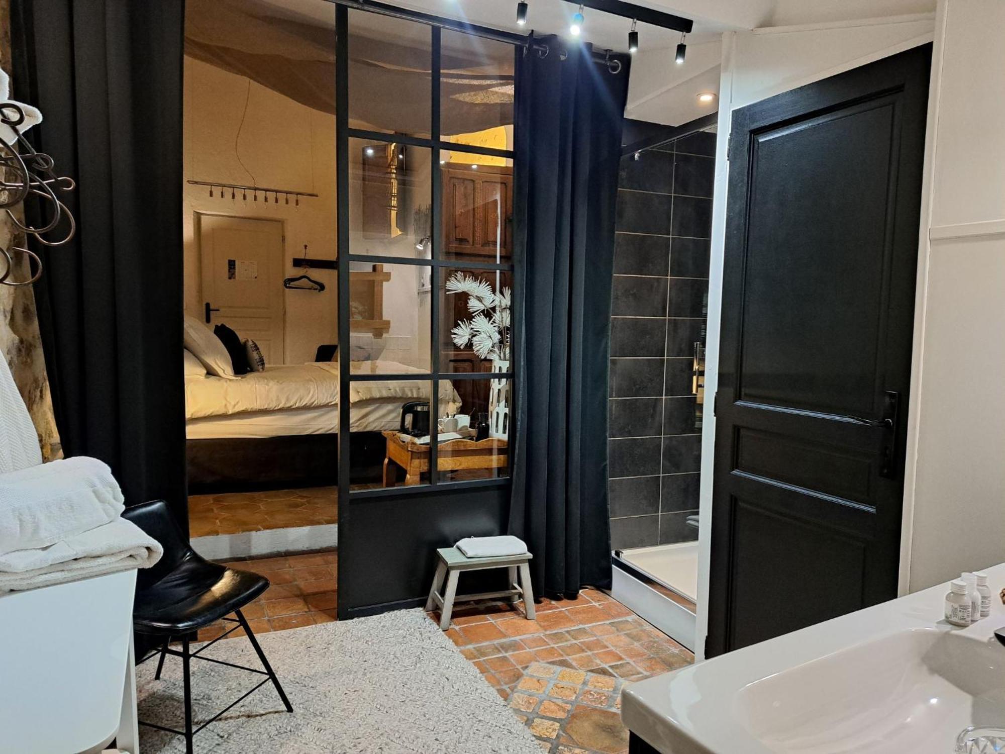 Hotel Le Patio De Sophie Sisteron Phòng bức ảnh
