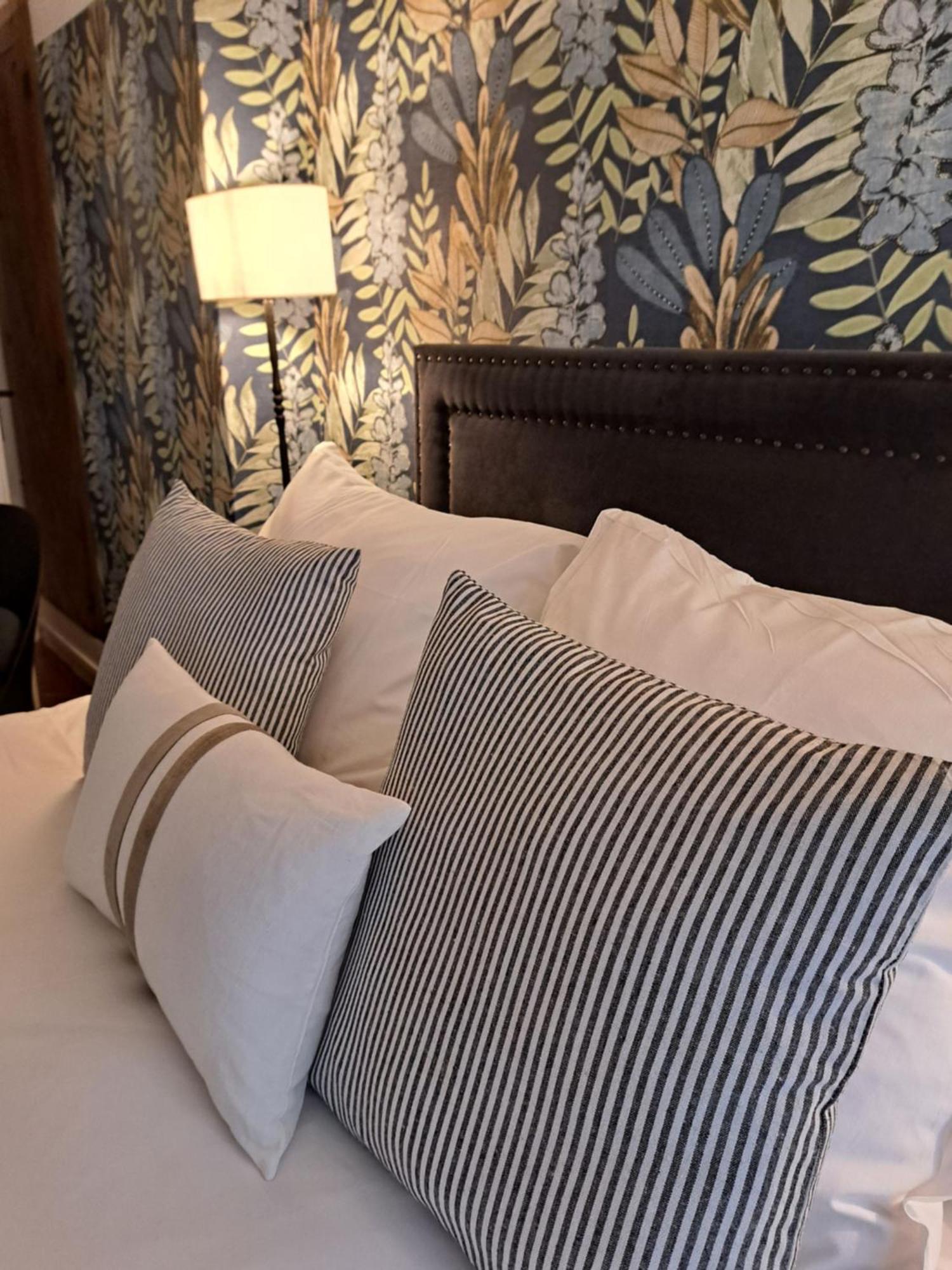 Hotel Le Patio De Sophie Sisteron Phòng bức ảnh